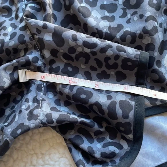 Nike Dri fit leopard grey athletic shorts - Picture 5 of 8